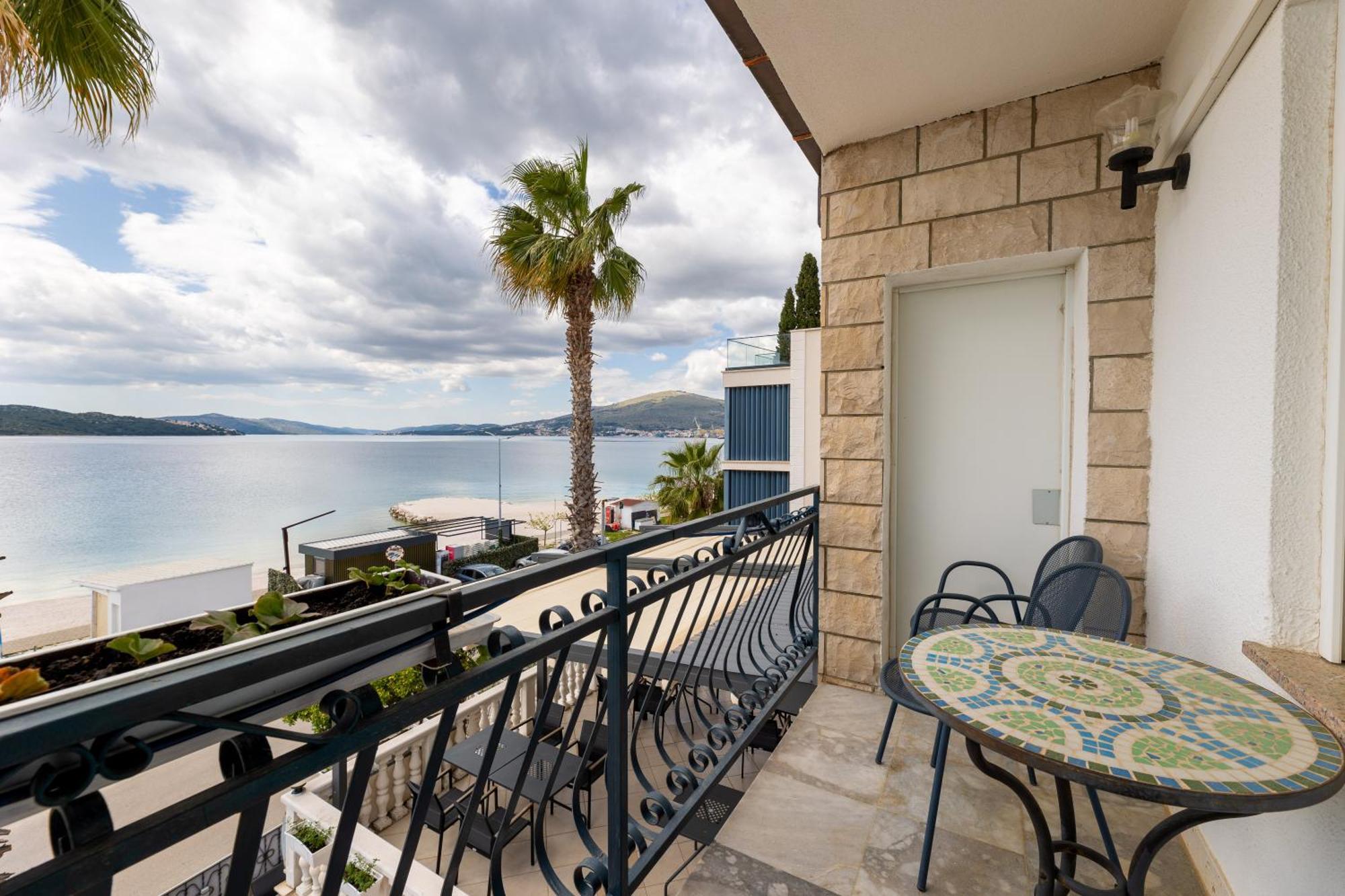 Villa Okruk-10 Meters Away From The Beach Okrug Gornji Buitenkant foto