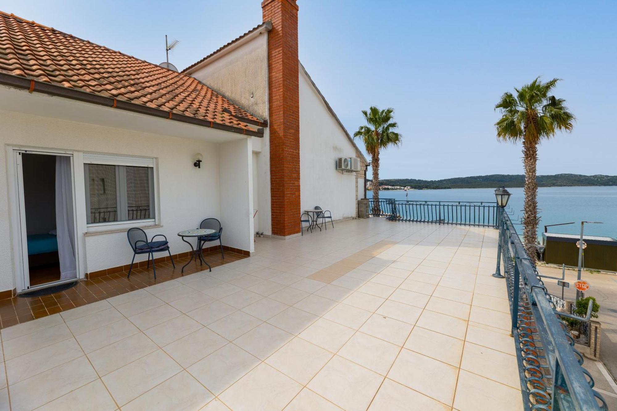 Villa Okruk-10 Meters Away From The Beach Okrug Gornji Buitenkant foto